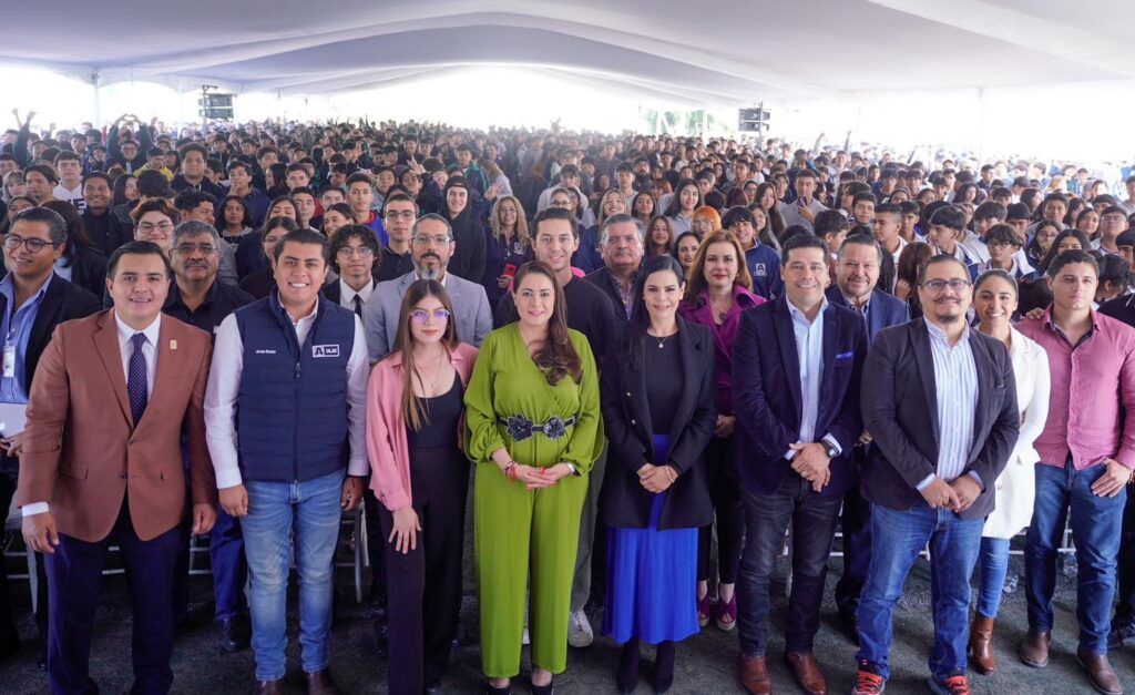 2500 estudiantes recibieron becas de transporte en Aguascalientes Noticias de Aguascalientes hoy