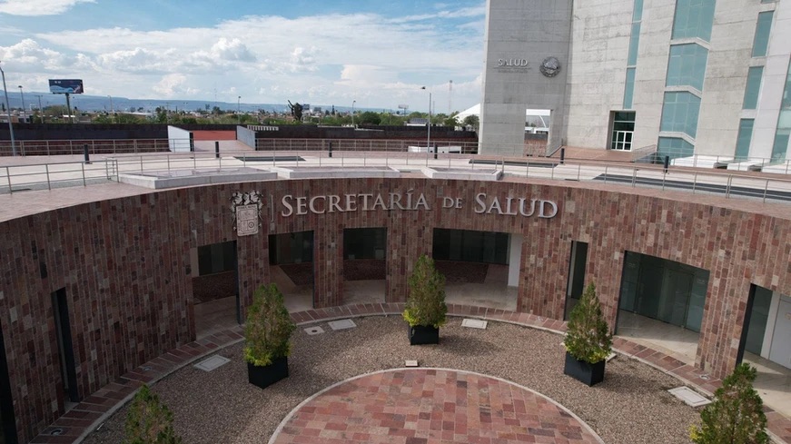 Le salvan la vida con un corazón y pulmón artificial a una paciente