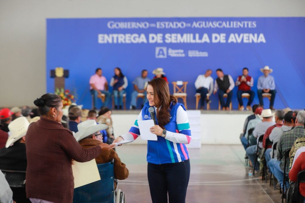 Tere Jiménez entrega semilla de avena a 2,000 productores para impulsar el campo Noticias de Aguascalientes hoy