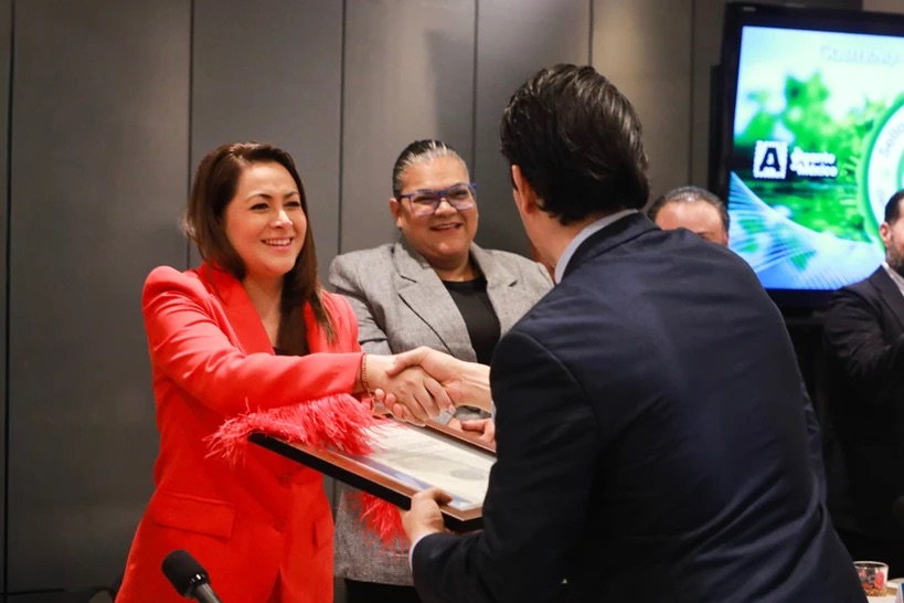Gobierno del estado reconoce a empresas comprometidas con el medio ambiente