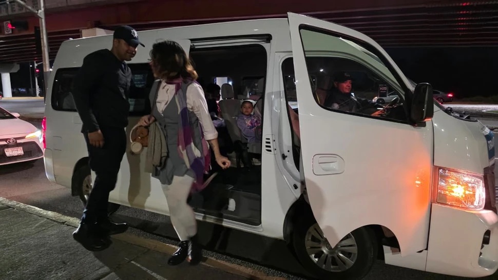 Patrulla Navideña ayuda a más de 100 personas en Noche Buena