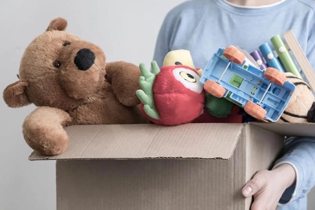 Ciudadanos reúnen regalos para los niños de bajos recursos en esta navidad