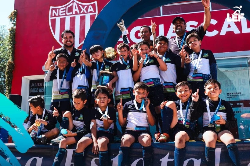 Escuela del Deporte triunfa en los 5 campeonatos de la liga nacional de futbol