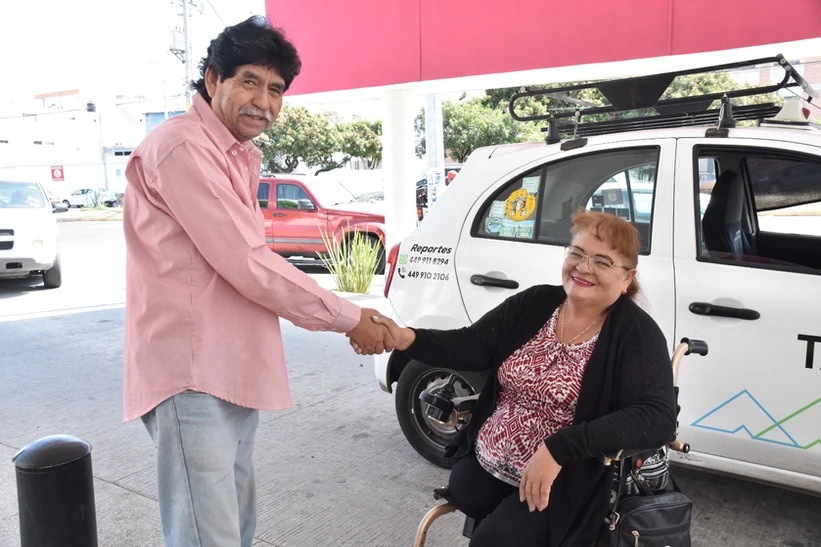 Conoce la historia del conductor Buky, quien ayuda a los demás