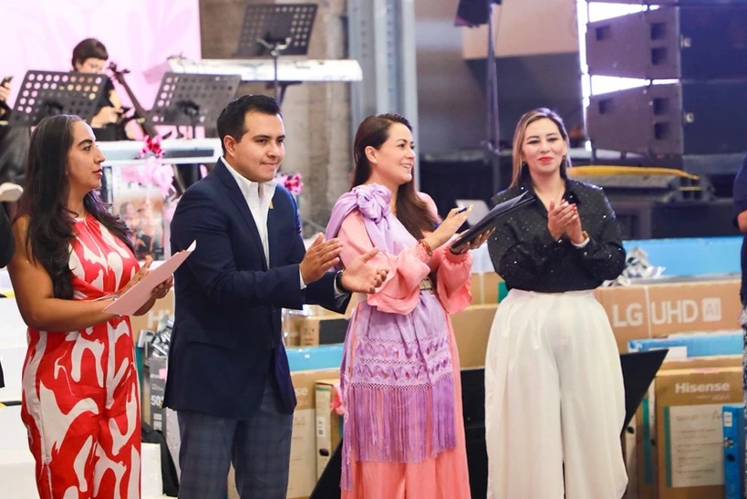 Tere Jiménez reconoce esfuerzo de madres trabajadoras