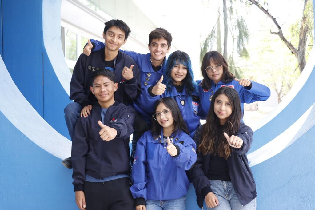 8 estudiantes de Aguascalientes visitan la NASA; ganaron su lugar después de competir contra mil aspirantes