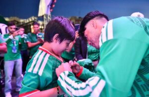 Miles de familias se reúnen en la Gigante Fan Zone de la Plaza Patria para apoyar a la Selección Mexicana