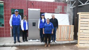 Presidenta del DIF Estatal entrega apoyos a familias afectadas por lluvias en la Colonia Constitución